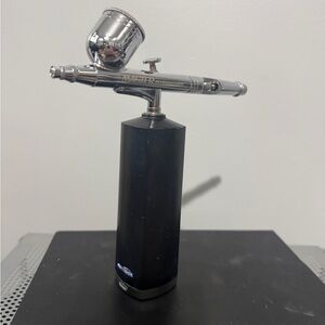 Cordless Airbrush compressor and Master Gun + accessories (makeup or paint)